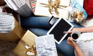 JPMorgan Forecasts Record Online Holiday Shopping Season