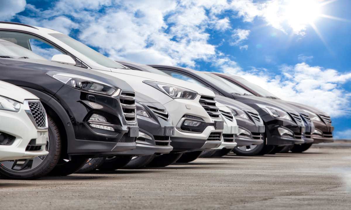 Retail Sales Drop as Pre-Tariff Surge in Car Sales Ebbs