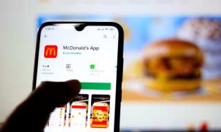 McDonald’s Sees US Sales Boost; Global Performance Sags