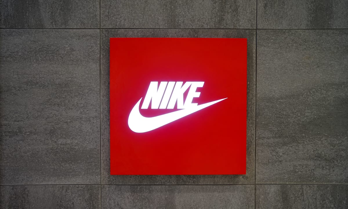 Найк акции. Nike, Inc.. Акции найк. Акция найк Форт. Nike adidas Puma все товары.