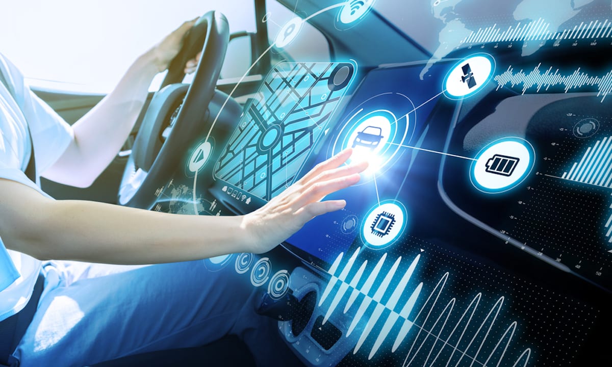 Connected Car Weekly: Verizon, Nissan Team on Road Safety Solutions; Tesla Rolls Out Insurance
