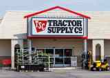 Tractor Supply Company Will Pay Workers To Get COVID-19 Vaccine