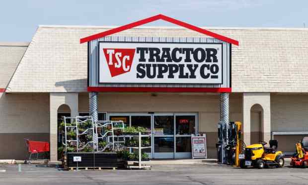 Tractor Supply Company Will Pay Workers To Get COVID-19 Vaccine