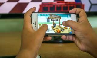 Roblox Gaming Platform Pursues Older Users; Readies For Direct Listing