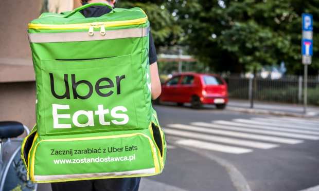 Inflation-Hammered Food Delivery Expected to Drag Uber’s Earnings