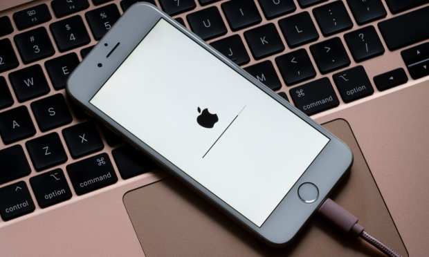 Apple Prepping Messaging Upgrades To Compete With Facebook