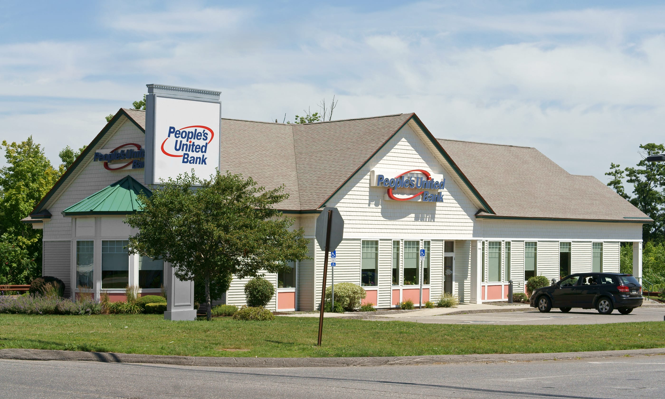 How Robotic Process Automation Helped People’s United Bank Meet Increased Digital Volumes