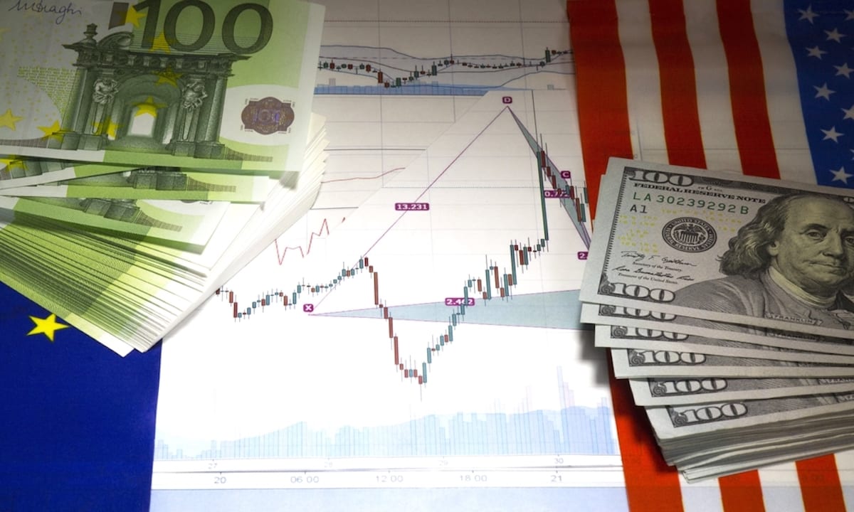 Economists Revise US, Eurozone Forecasts Upward
