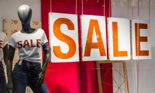 AMZN vs WMT Weekly: Retail Slump Raises Stakes Of Upcoming Sales Events