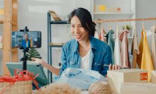 Shopping Social Network Flip Challenges Honesty in Reviews