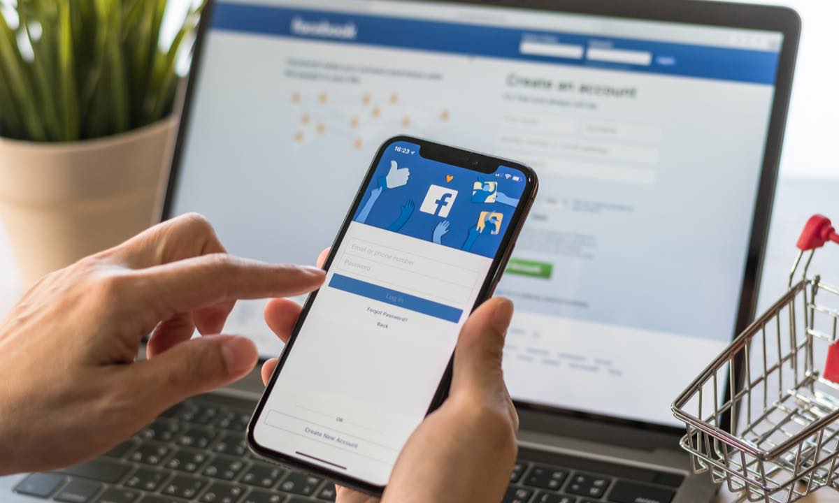 Facebook To Expand Shops To Marketplace, WhatsApp