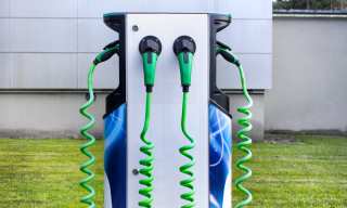 EV Charging Station Rift Could Be Auto Industry’s Next Big Pothole