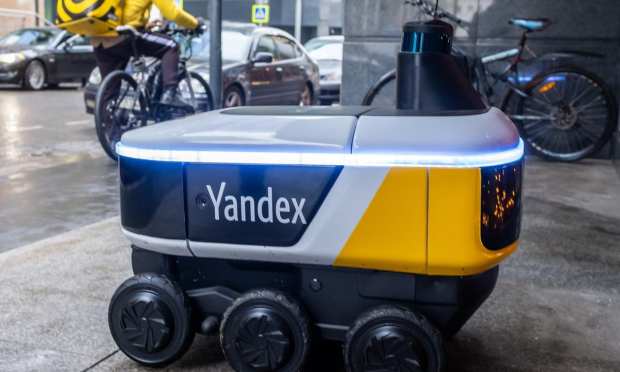 Yandex delivery robot