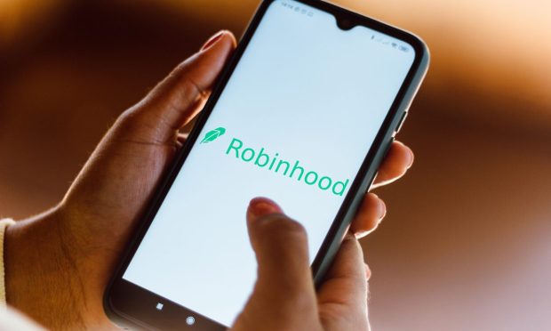 Robinhood Closes 8 Pct Down On First Trading Day