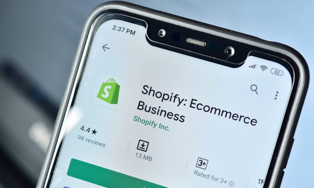 Shopify Enters B2B eCommerce Market to Compete with Amazon