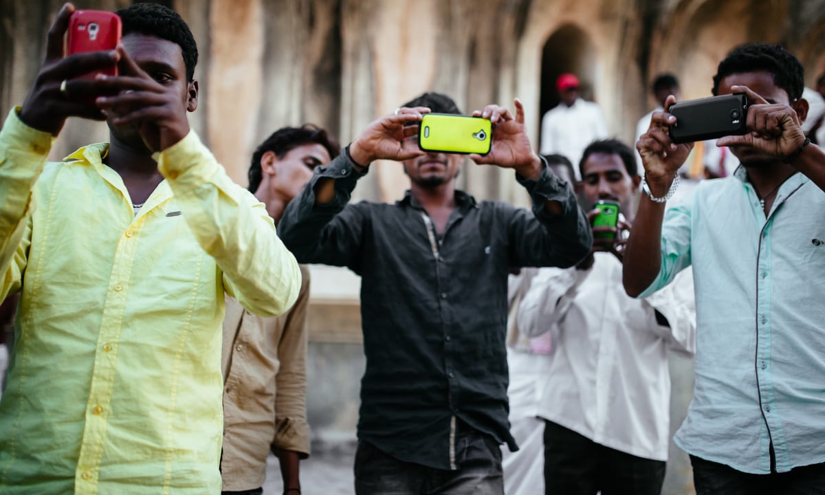 Google, Reliance Jio Eye 450M Users For Low-Cost Smartphones In India