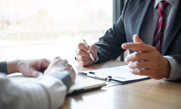 New US Unemployment Claims Dip to Lowest Level Since 2021