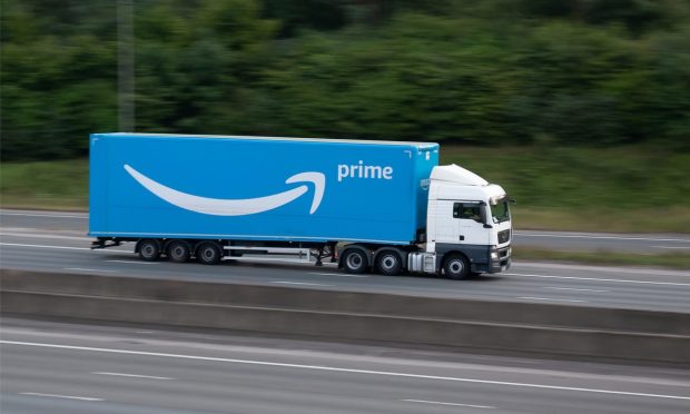Amazon Ships Outside Cargo to Compete with UPS, FedEx 