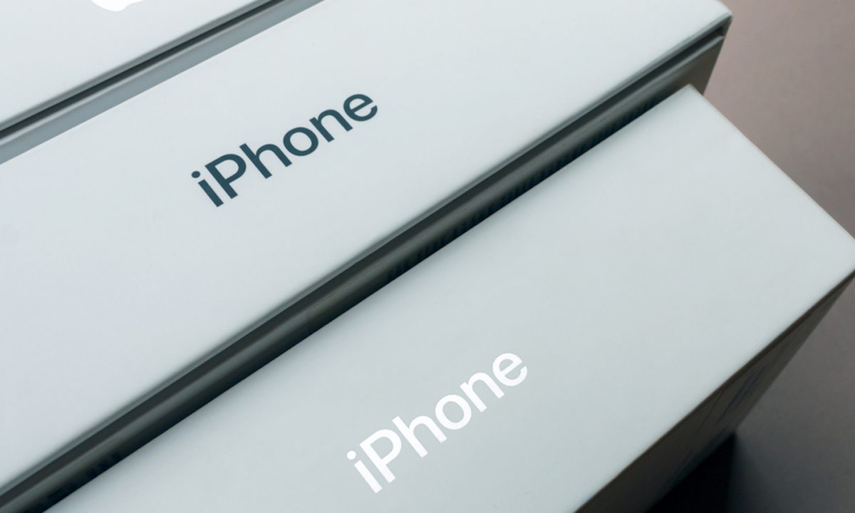Apple Slashing iPhone SE, AirPods, iPhone 13 Production