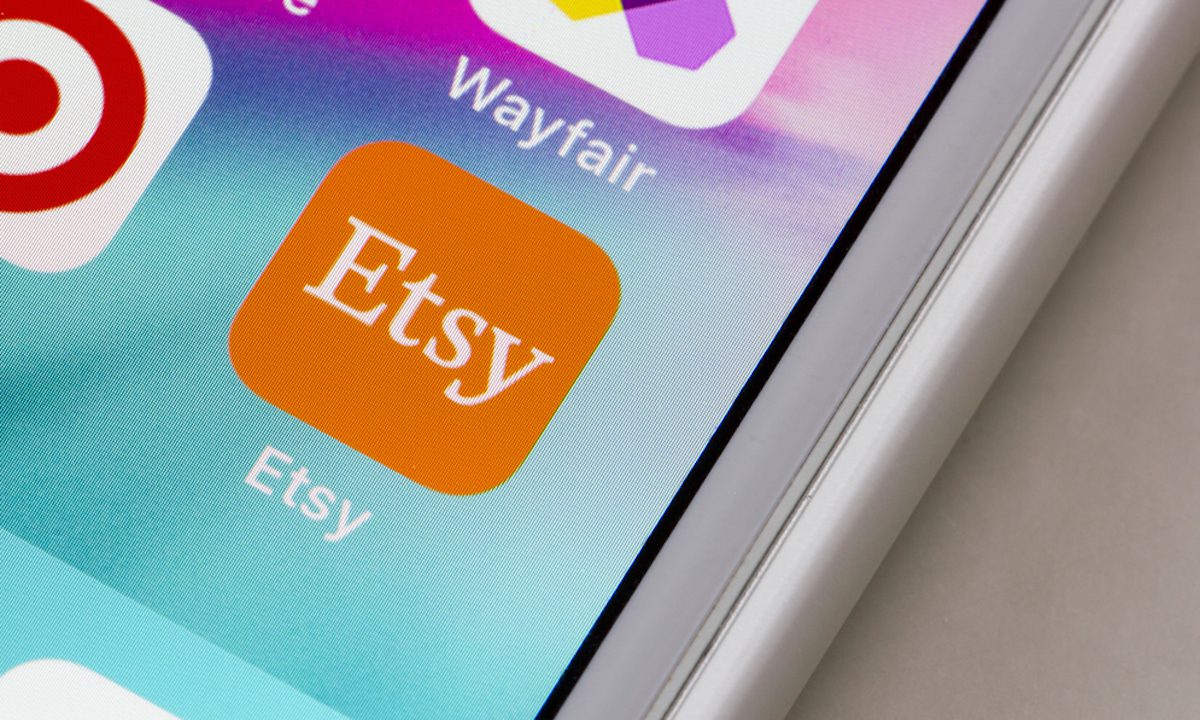 Etsy’s Virtual House, Amazon Embraces Fashion, Shipping’s Importance in Digital Commerce