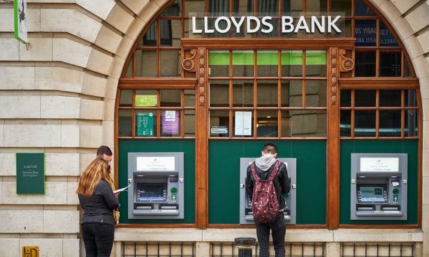 Lloyds Bank to Shutter 48 Offices