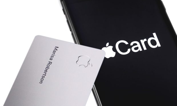 Apple card, iPhone 13, software, problem