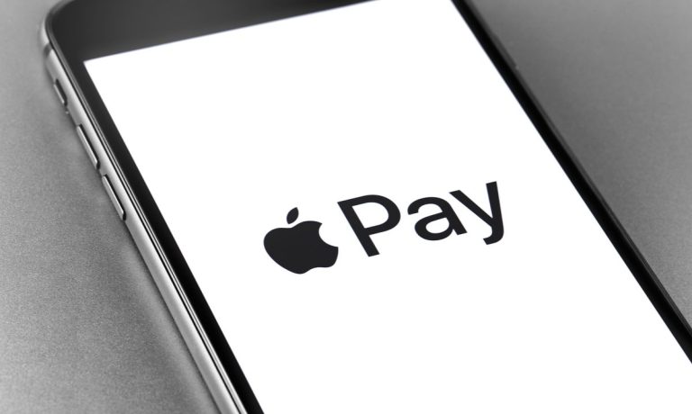 Apple Said to Eye Grocery Delivery for Apple Pay