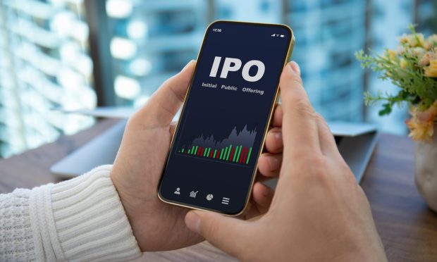 Bitcoin Miners, Neobanks File to Bring Shares Public