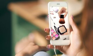 Mobility Helps Luggage and Footwear, 2-Day Shipping Beats In-Store Shopping, Beauty Shops of the Future