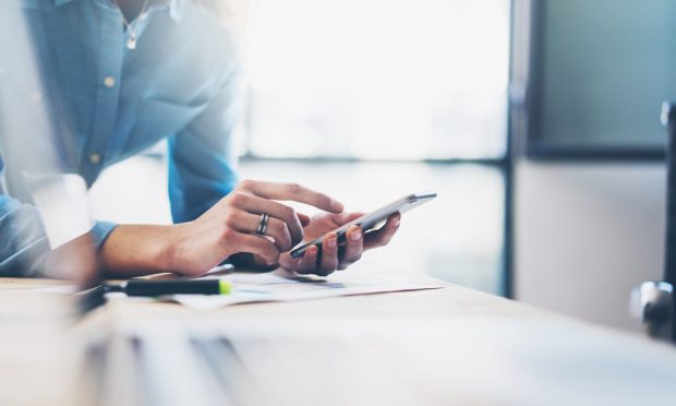 US Consumers Booked $5.2B in Travel in December 2021 Using Mobile Devices