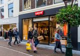 Levi’s Helped by Wardrobe Refreshes, eCommerce’s Logistics Nightmare, Walmart Seeks Fashion Credibility
