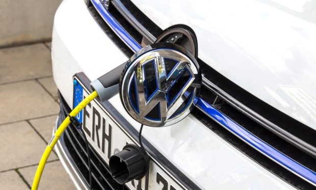 New App for Electric Vehicles Finds, Controls and Pays for Charging