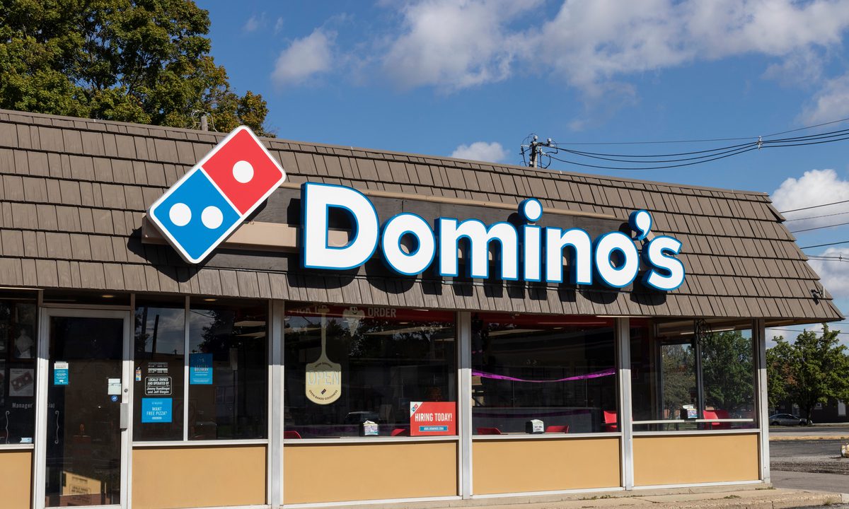 Today in Restaurant and Grocery Tech: Domino’s Pushes Carside Pickup; Kroger Powers eComm Expansion With Robotic Warehouses
