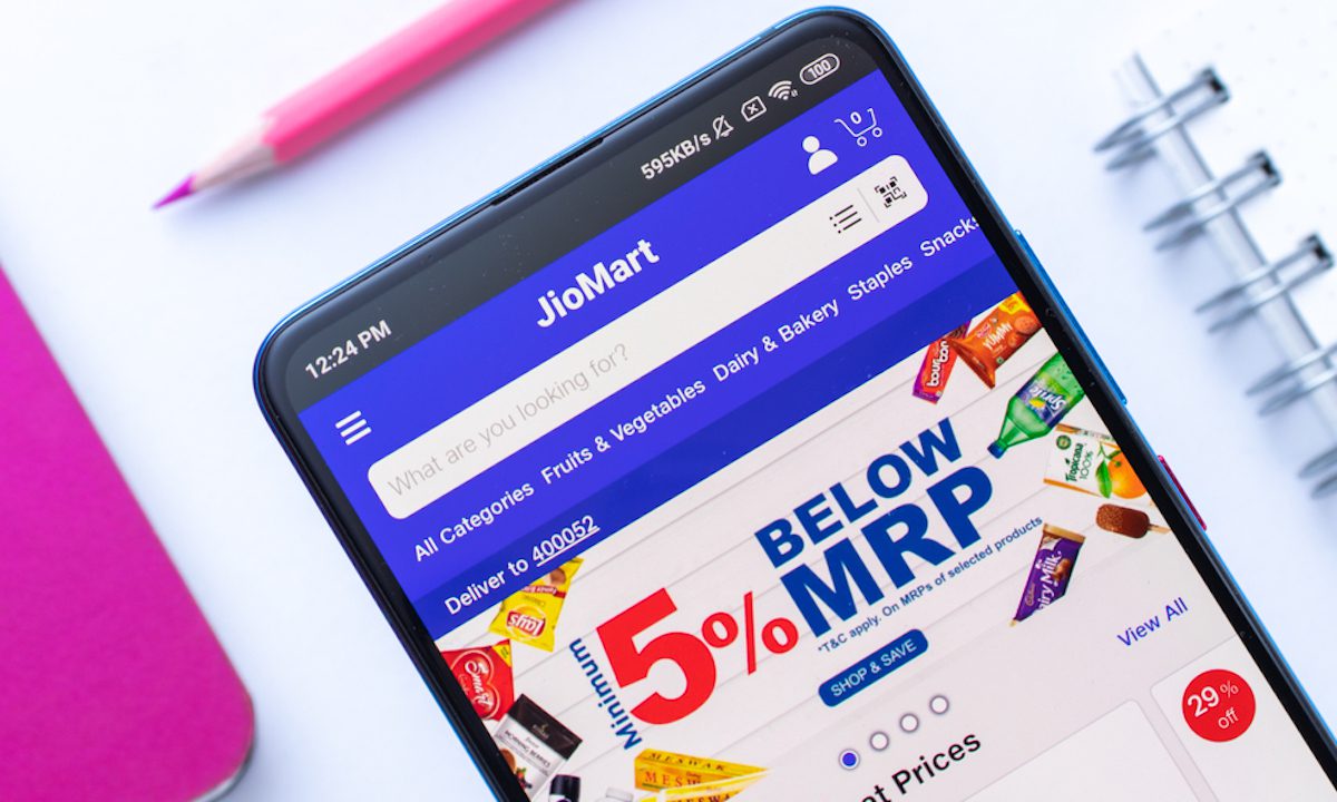 Today in Restaurant and Grocery Tech: Robots Serve Breakfast; Grocer Taps Conversational Commerce