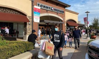 US Retailers Pin Hopes on Tourists As Travel Ban Lifts