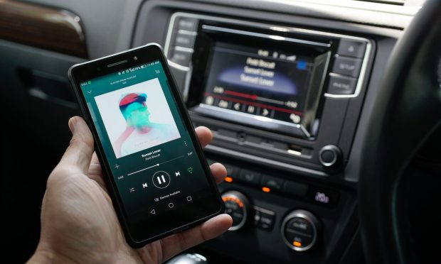 Spotify Disconnects Car View Feature, Has No Hands-free Alternative, Report Says