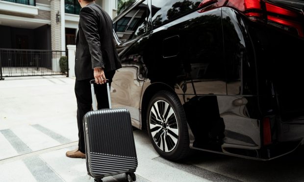 Clear, Uber Team on Home to Airport Gate App