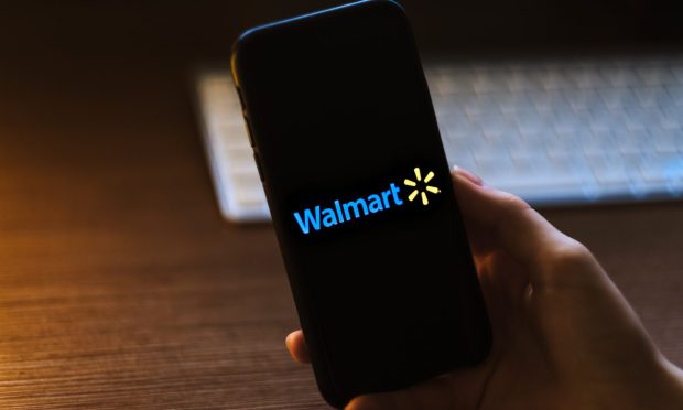 Walmart, Yahoo Beef up Social Commerce, AR Offerings for Holiday Shoppers