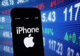 Apple Closes in on $3T Valuation