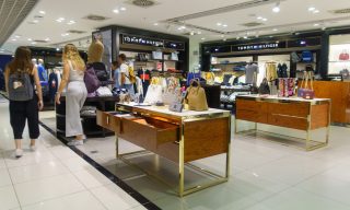 Paycheck-to-Paycheck Holiday Shopping, 3 Key Department Store Trends, Retail Fights Smash-and-Grabs