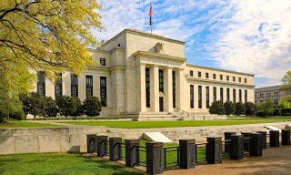 Fed Chair Powell Says Cryptos ‘Risky’ but Not Cause for Concern