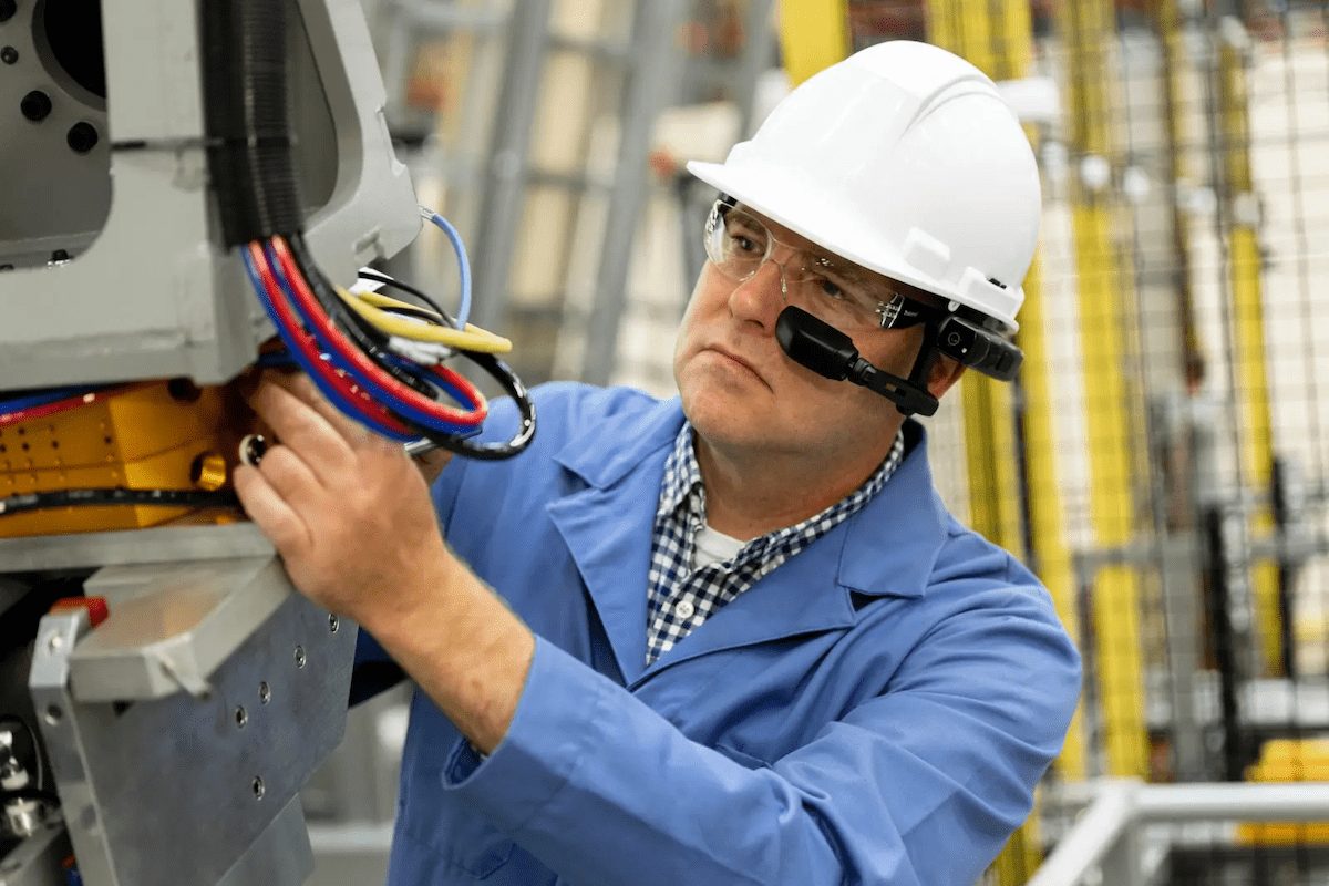 Pandemic Drives New Use Cases for Assisted Reality Wearables