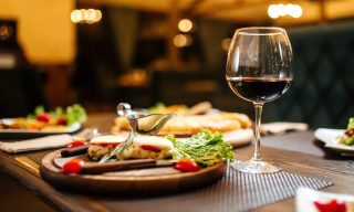 Today in Restaurant and Grocery Tech: Major Restaurants Celebrate Strong Sales; UK Sees Grocery Shortages