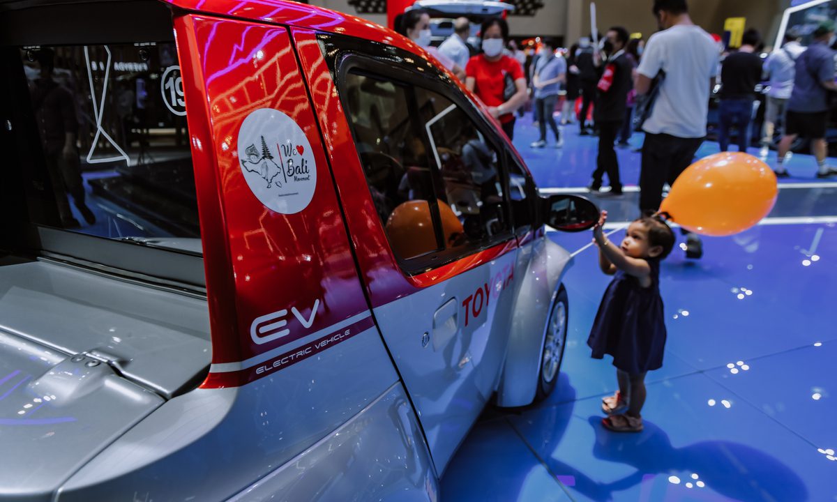 Toyota Backs Electric Vehicle Endeavors With $35B