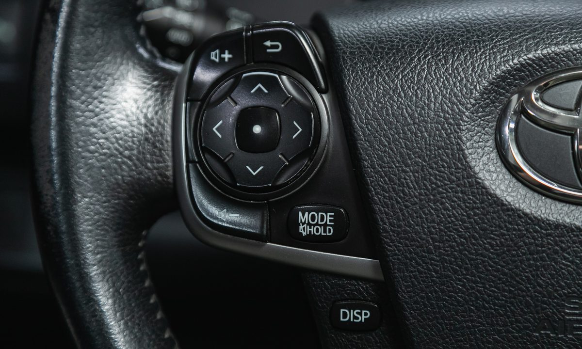 Voice Assistants Give Drivers Information on the Go