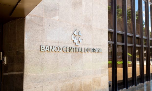 Central Bank Aims to Connect $1.5B Sitting Idle in Banks to Brazilians