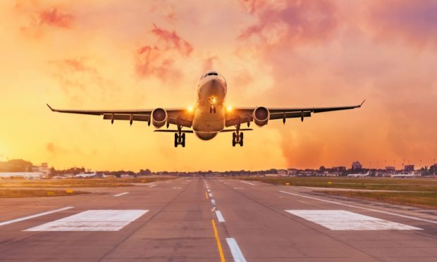 Battle Over 5G Between US Airlines, Mobile Carriers Heats Up