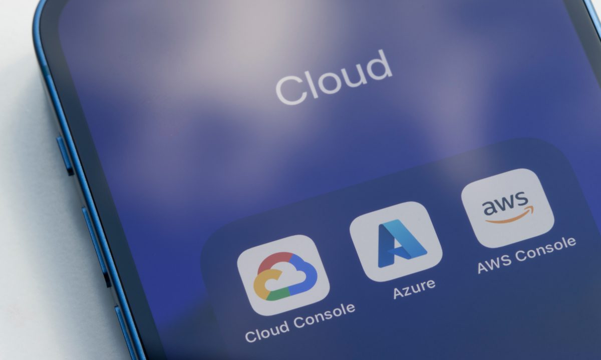 Bank of England Probes Cloud Titans Over Banking Risks