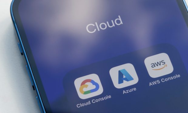 Bank of England Probes Cloud Titans Over Banking Risks