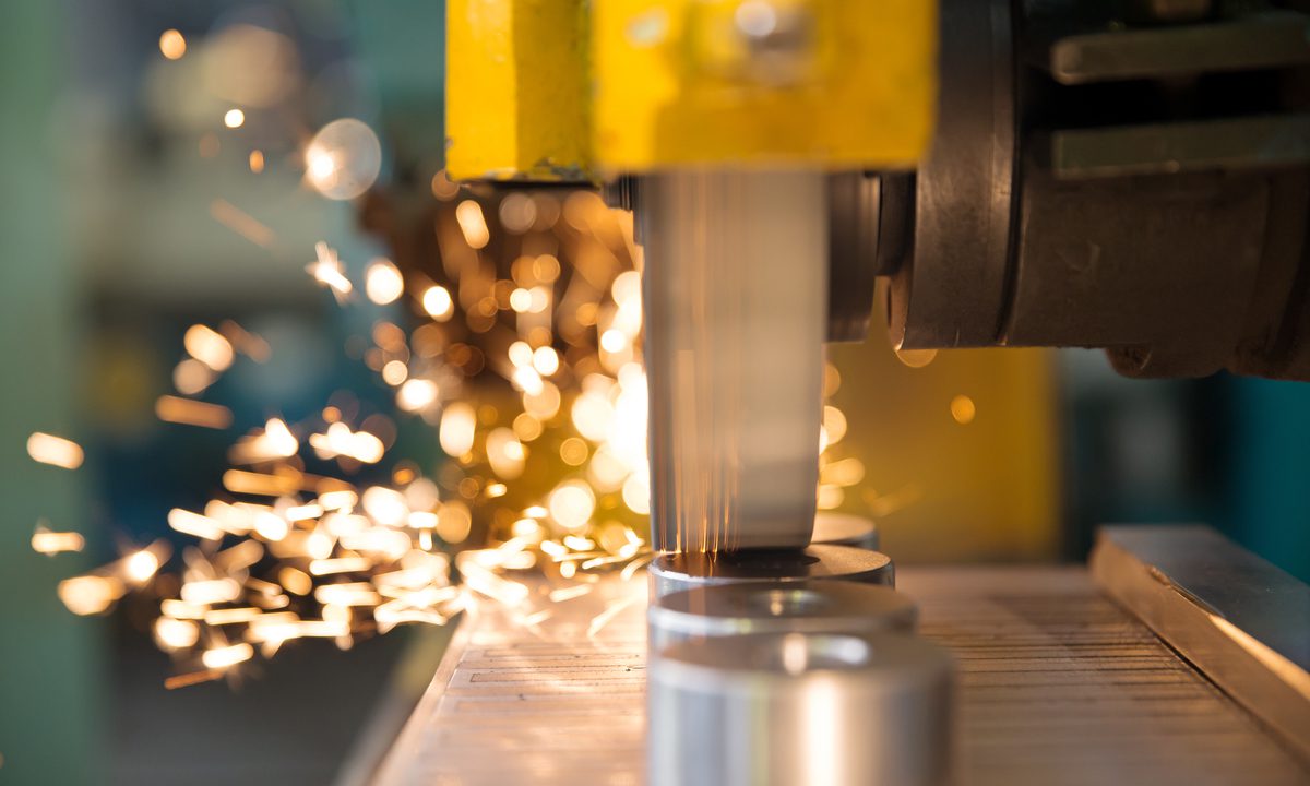 US Factory Production Drops as Auto Industry Struggles